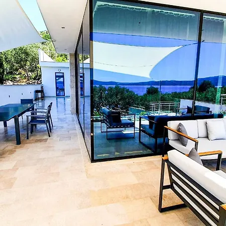 Sapphire Lagoon Villa *
